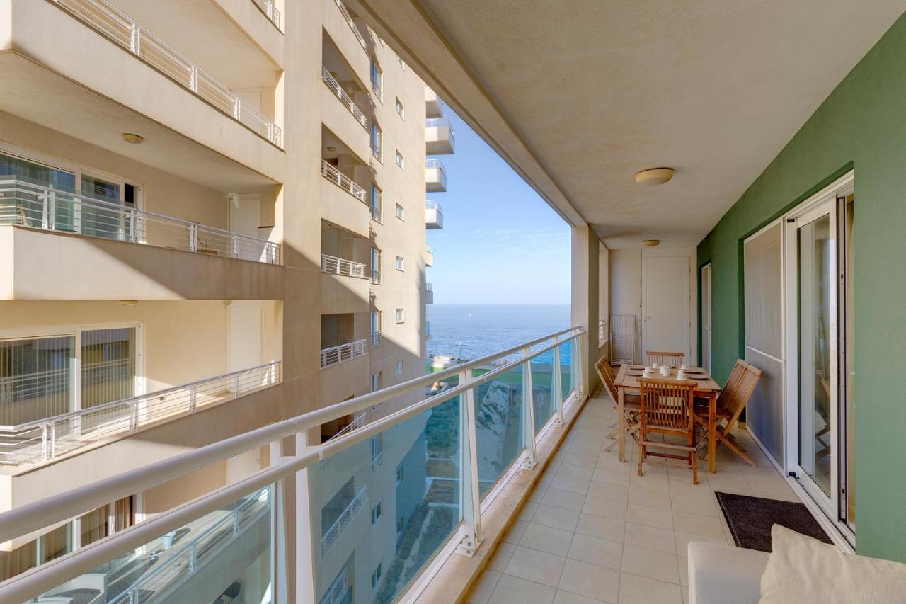 Luxury Apt w/ Side Seaviews and Pool, Top Location Sliema Zewnętrze zdjęcie