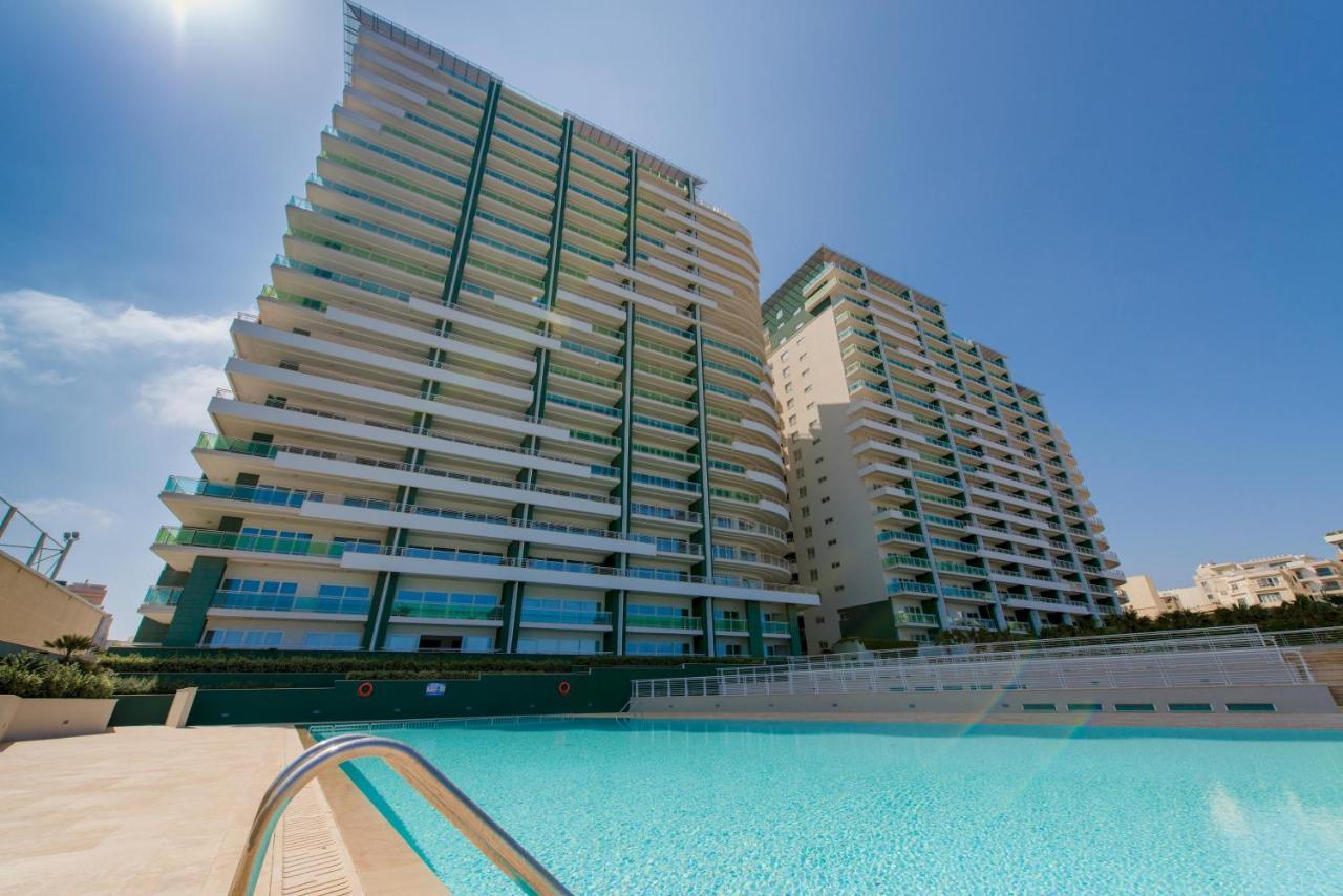 Luxury Apt w/ Side Seaviews and Pool, Top Location Sliema Zewnętrze zdjęcie