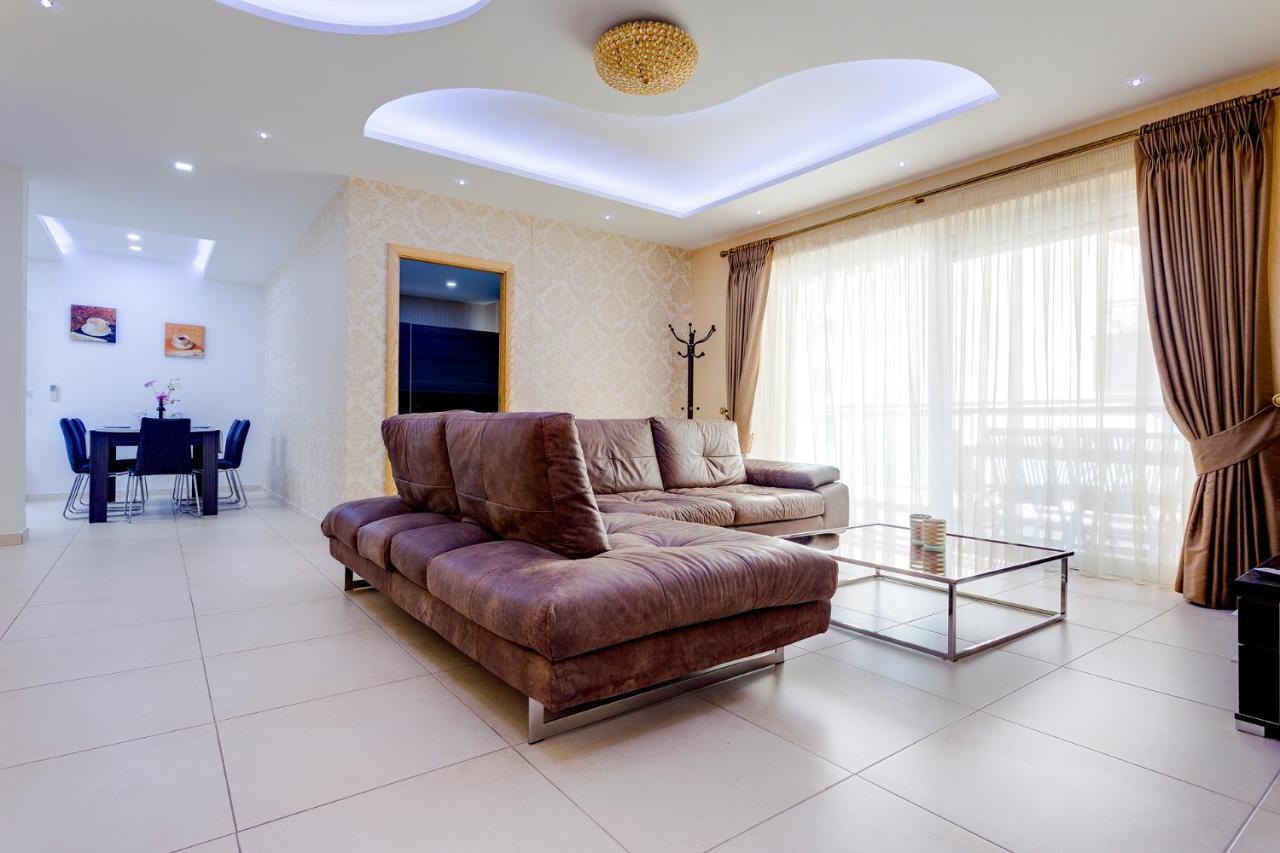 Luxury Apt w/ Side Seaviews and Pool, Top Location Sliema Zewnętrze zdjęcie