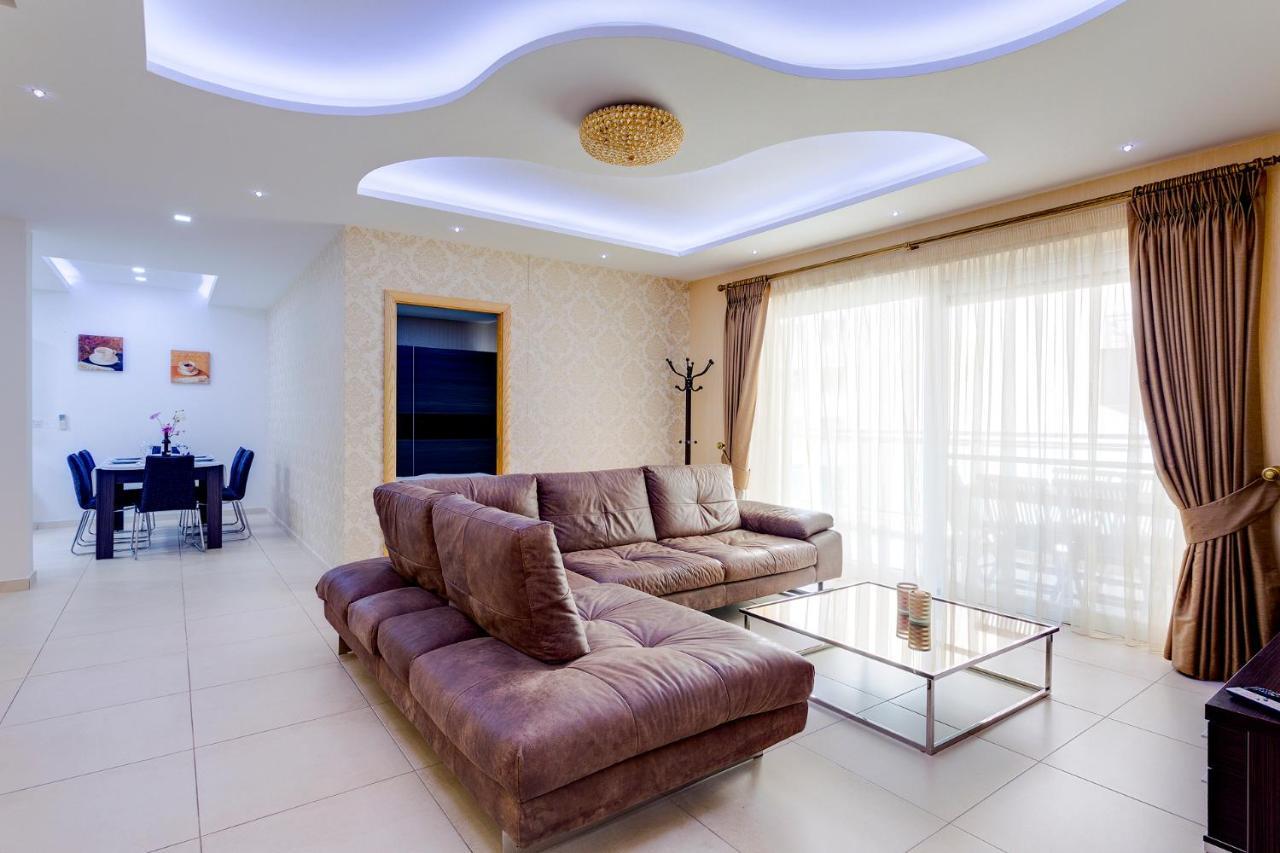 Luxury Apt w/ Side Seaviews and Pool, Top Location Sliema Zewnętrze zdjęcie