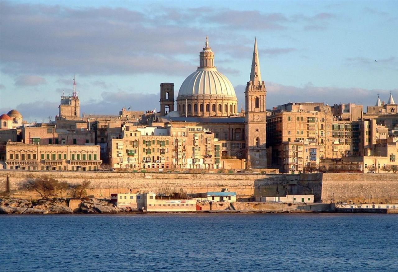 Luxury Apt w/ Side Seaviews and Pool, Top Location Sliema Zewnętrze zdjęcie