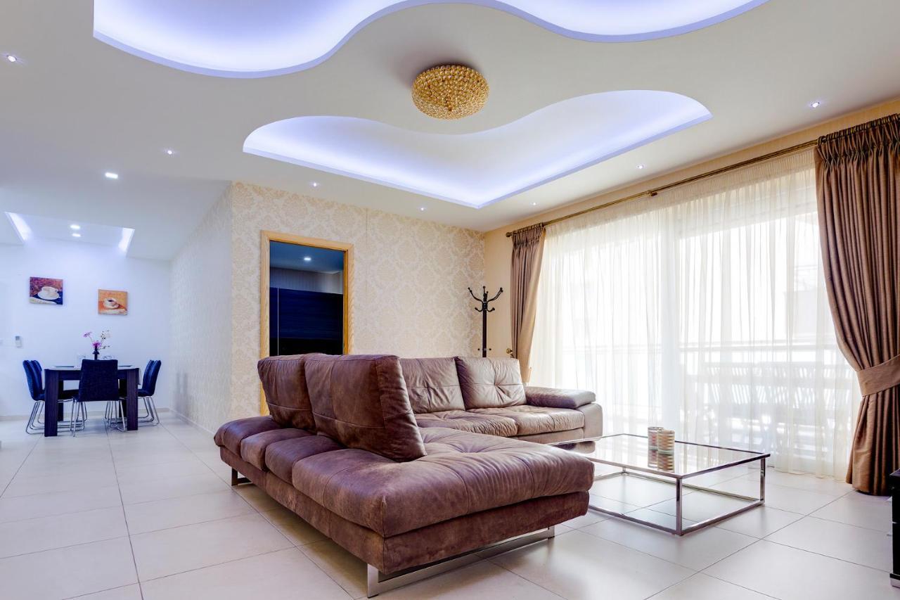 Luxury Apt w/ Side Seaviews and Pool, Top Location Sliema Zewnętrze zdjęcie