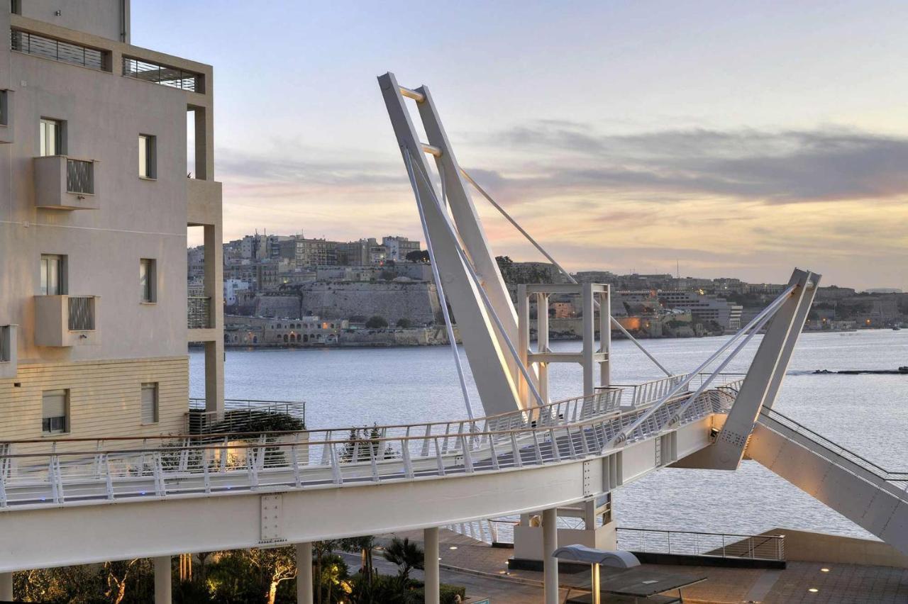 Luxury Apt w/ Side Seaviews and Pool, Top Location Sliema Zewnętrze zdjęcie